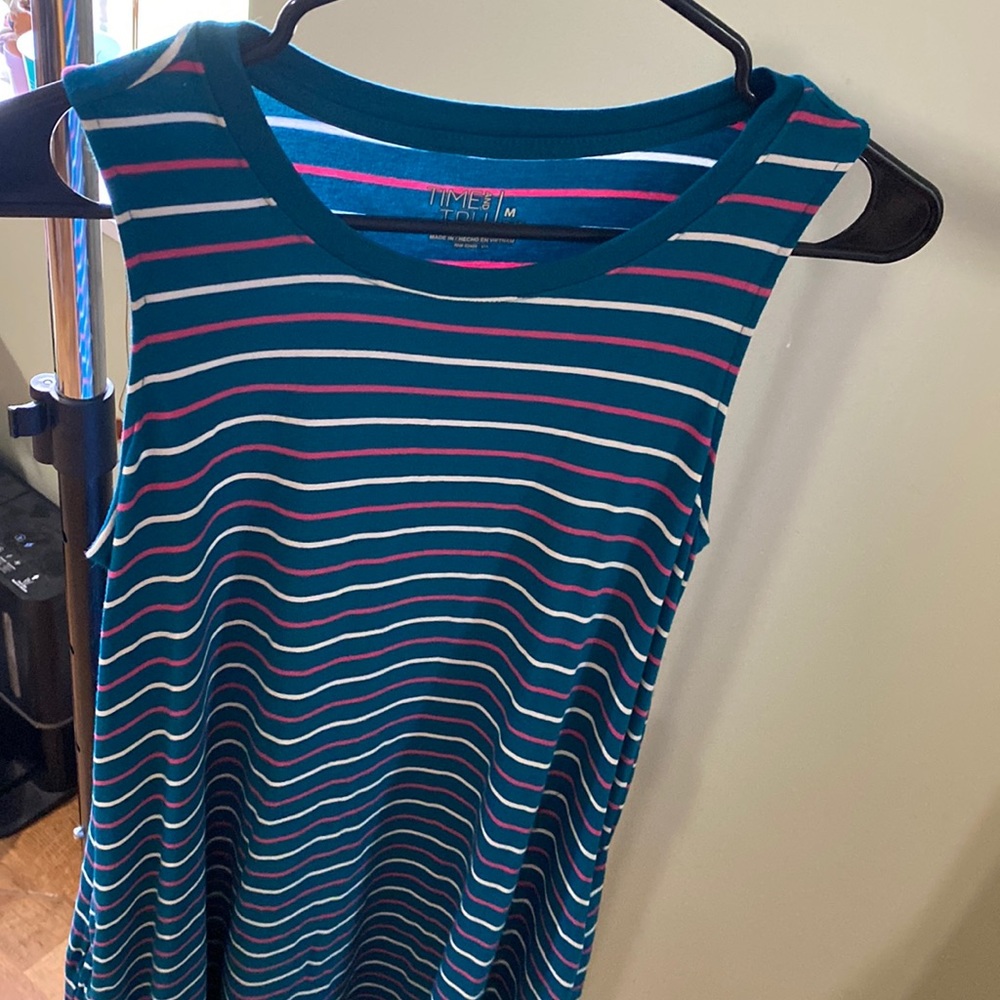 Soft and flowy dress with pockets!